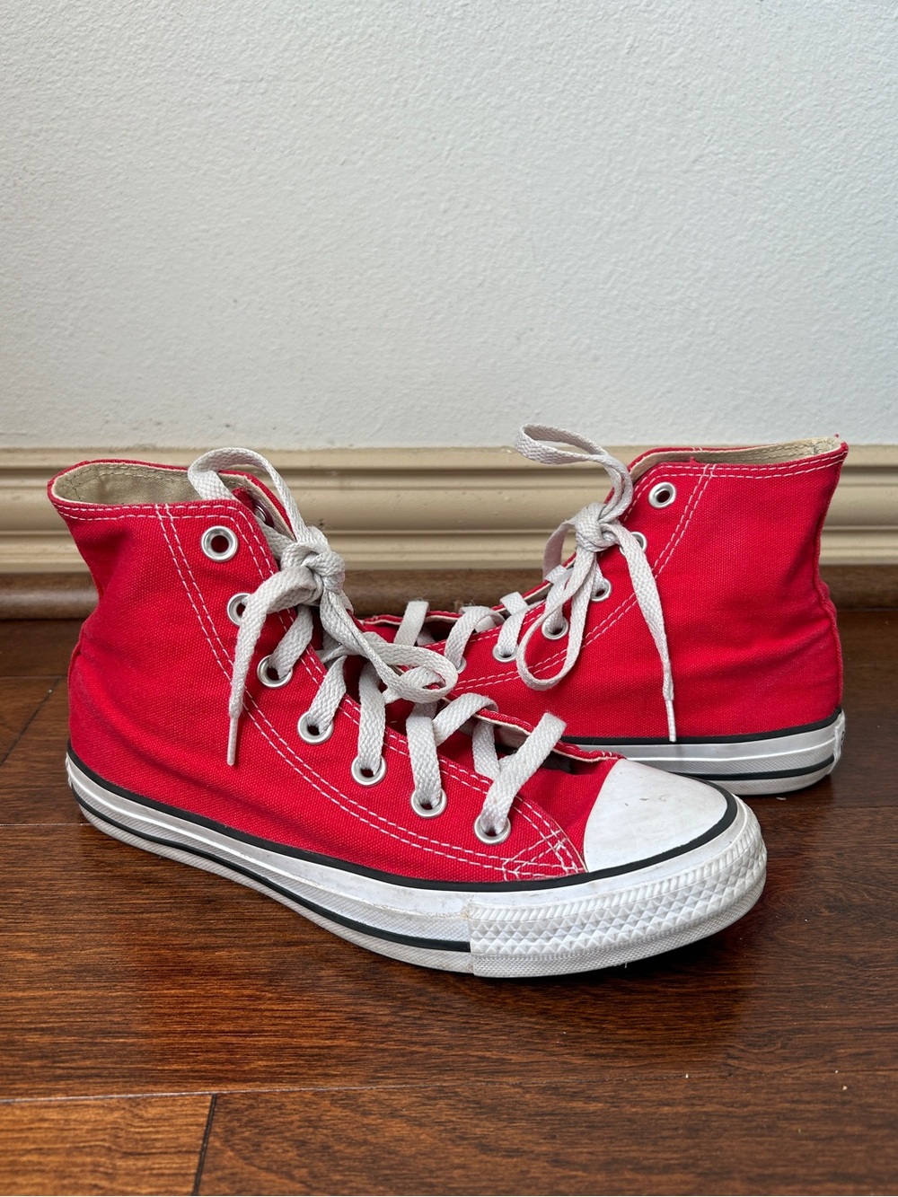 Red women’s Converse
